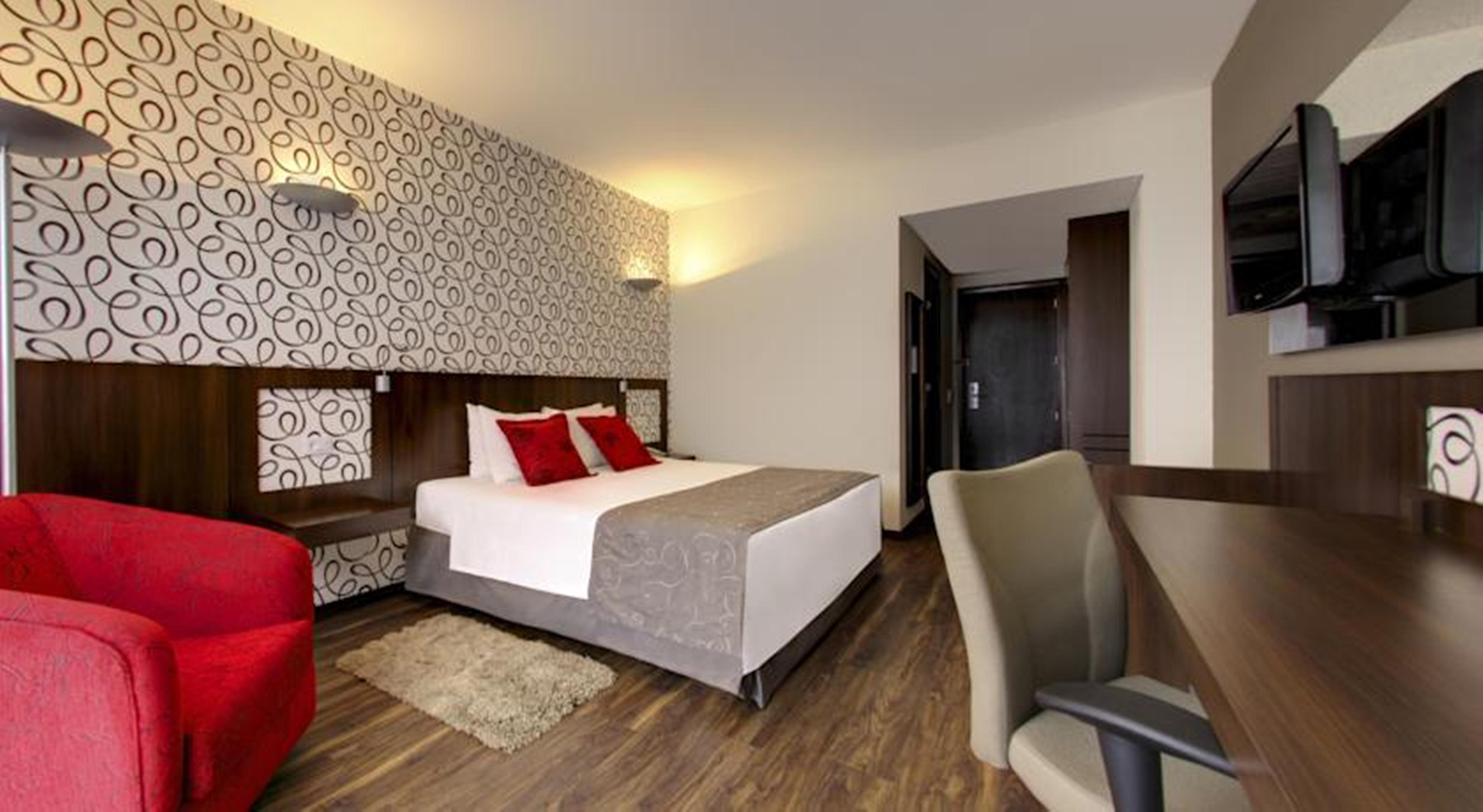 Quality Hotel Куритиба Стая снимка