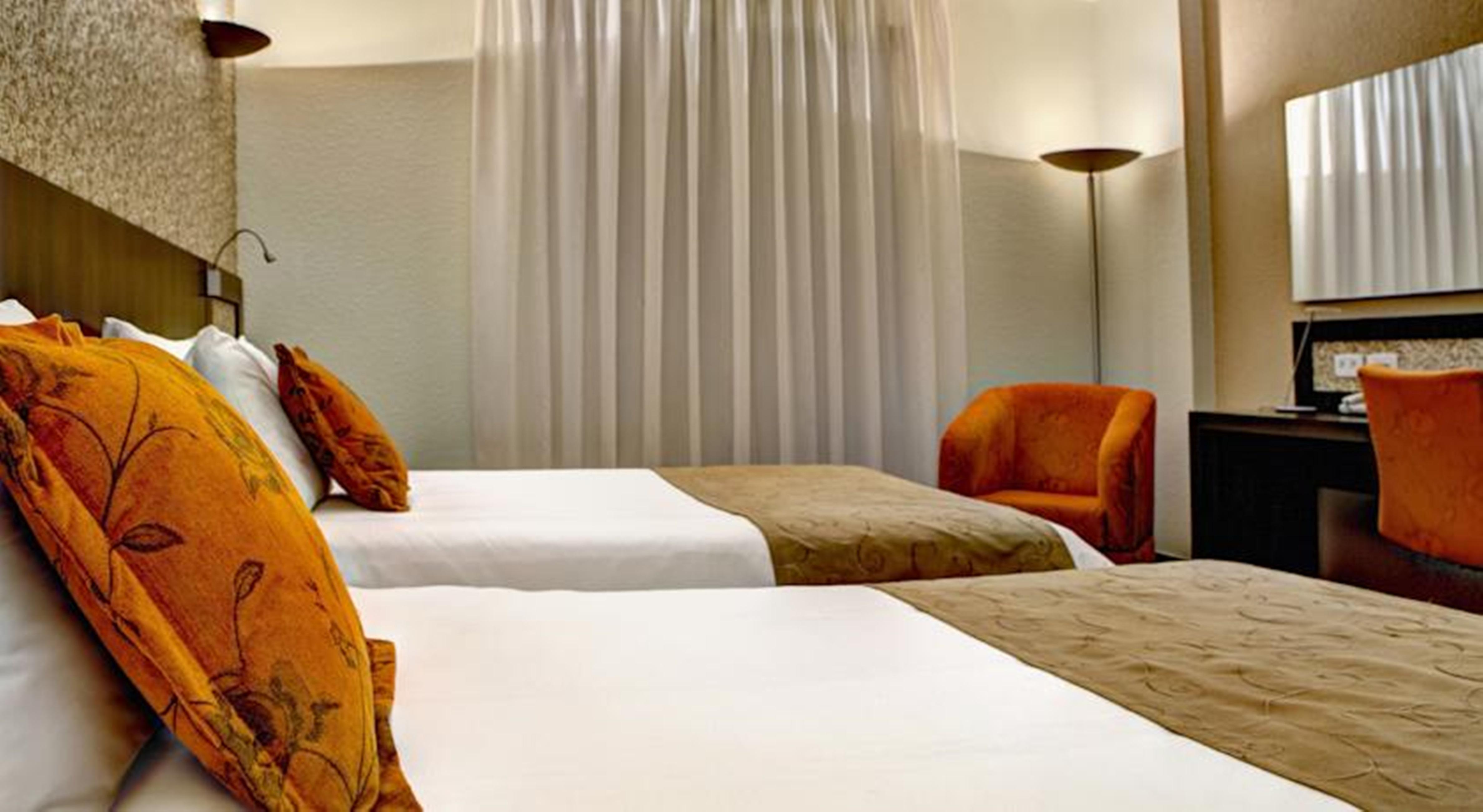Quality Hotel Куритиба Стая снимка