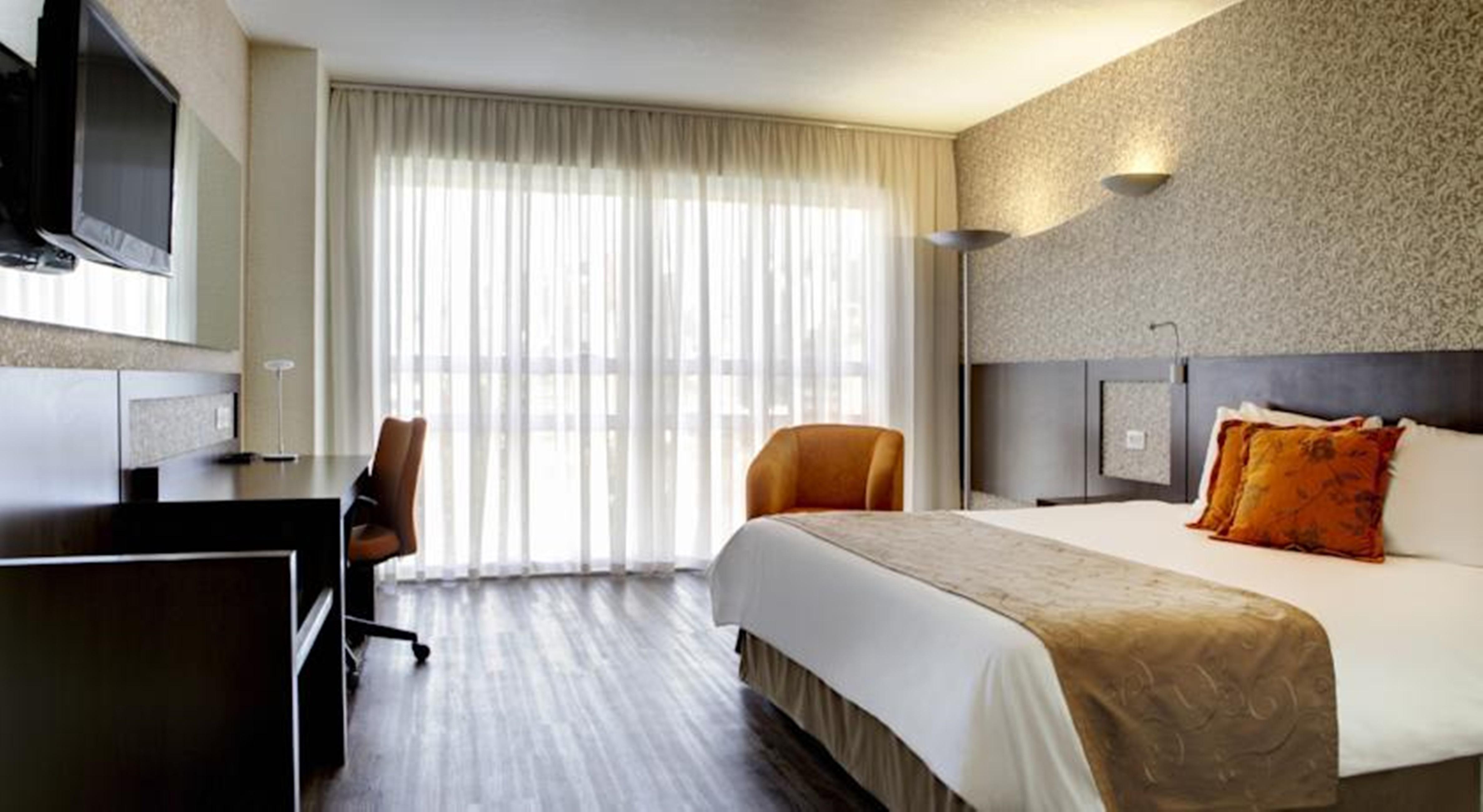 Quality Hotel Куритиба Стая снимка