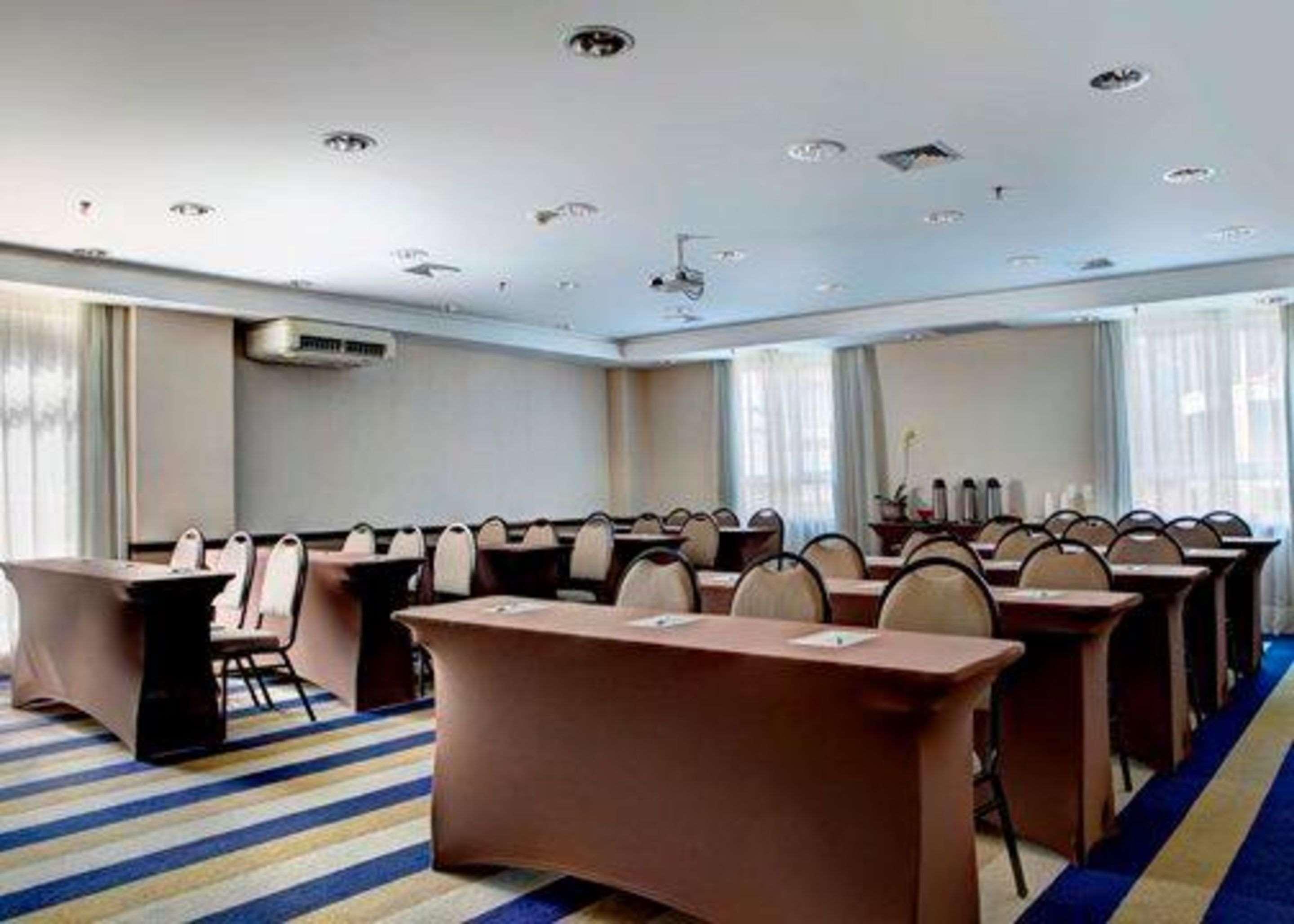 Quality Hotel Куритиба Екстериор снимка