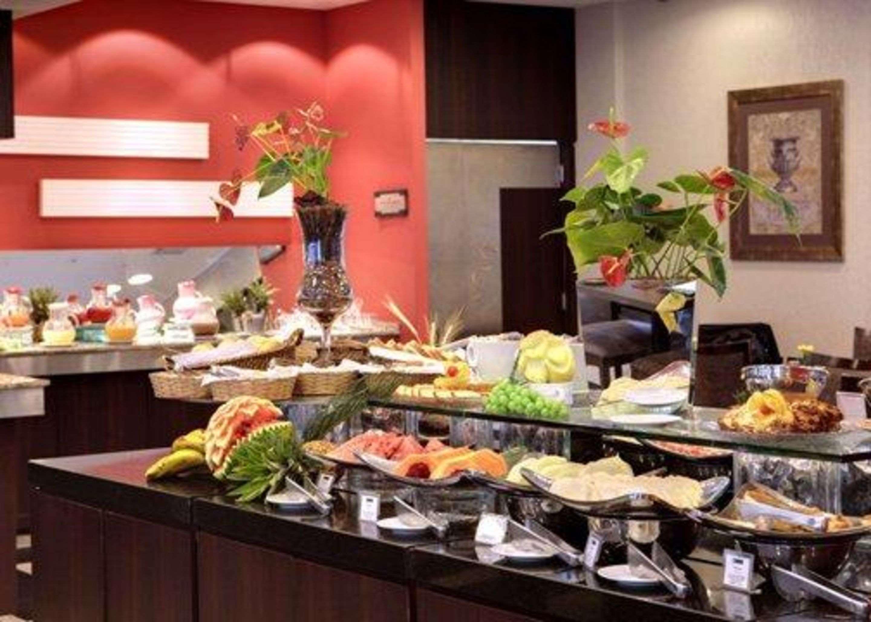 Quality Hotel Куритиба Екстериор снимка