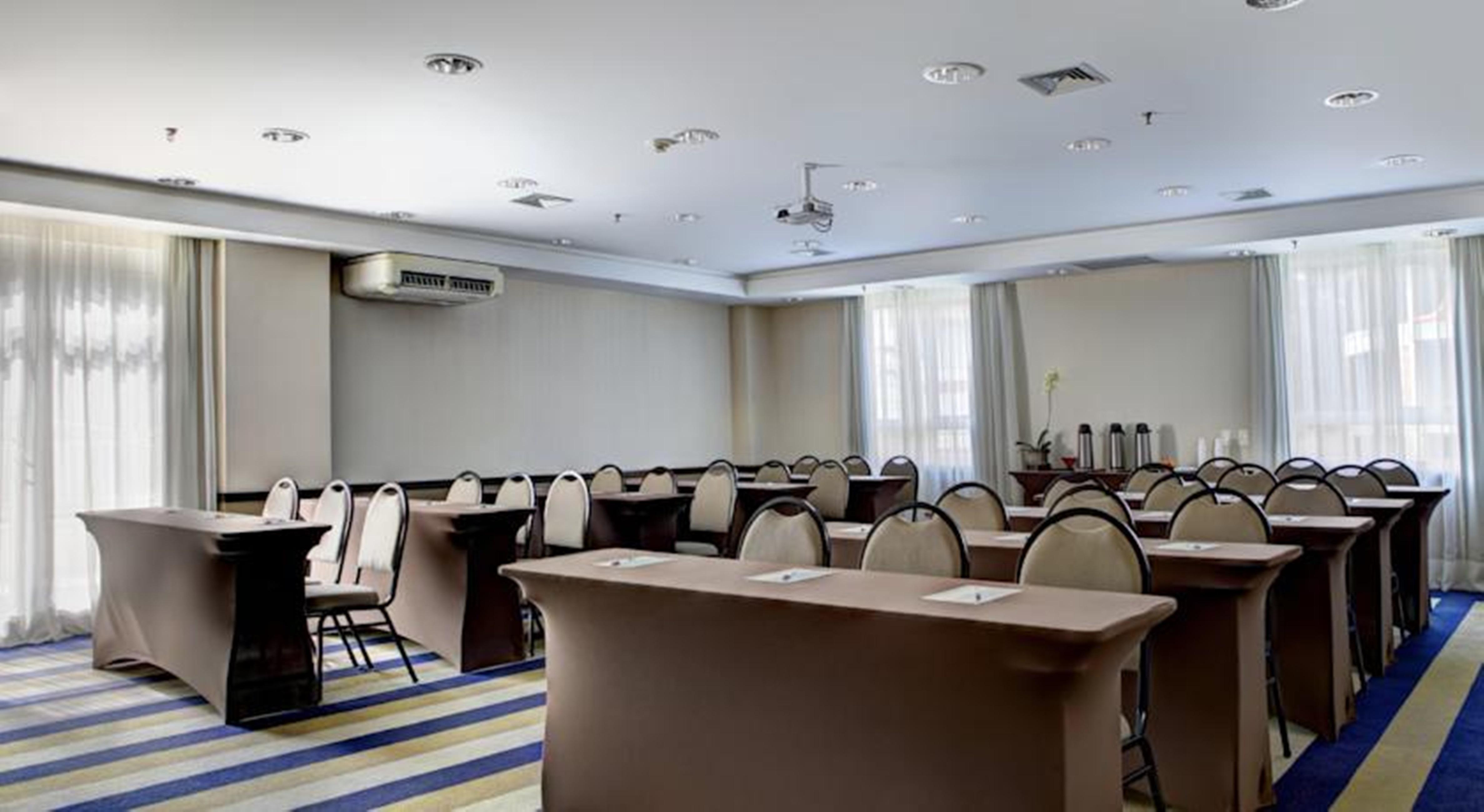 Quality Hotel Куритиба Екстериор снимка